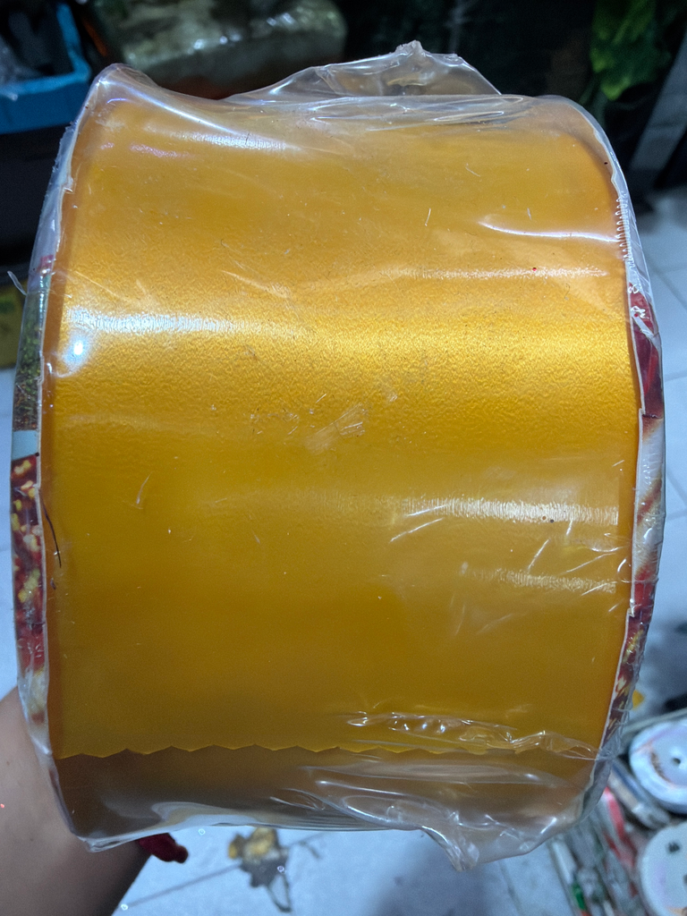 celosa amarillo intenso